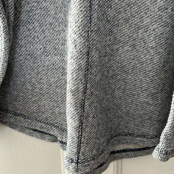 Old navy pull over sweater. Unisex. Shades of navy and white speckles size XL. - Picture 3 of 7